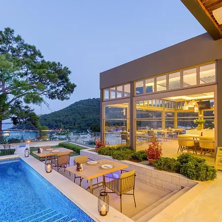 Melanippe Relaxing -adults Only